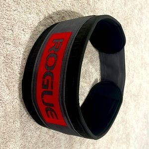 Rogue lifting belt. Size medium.